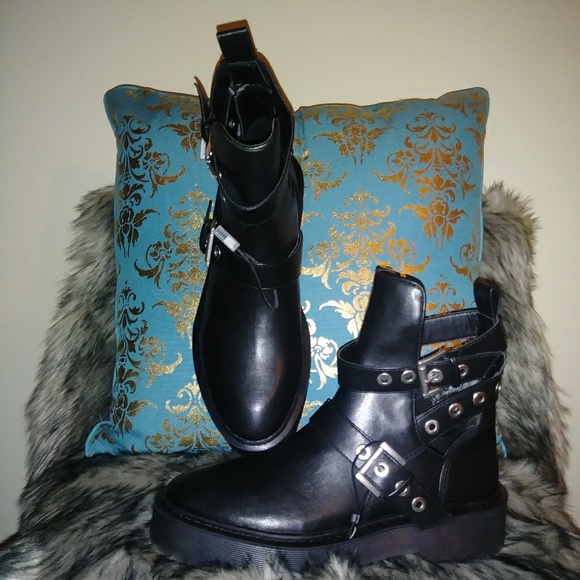 cut out biker boots